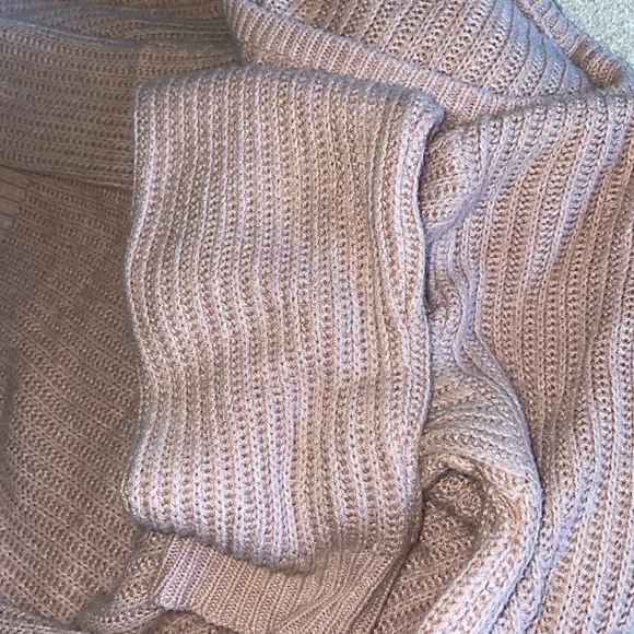 Brandy Melville summer knit sweater in rose pink - Picture 10 of 10